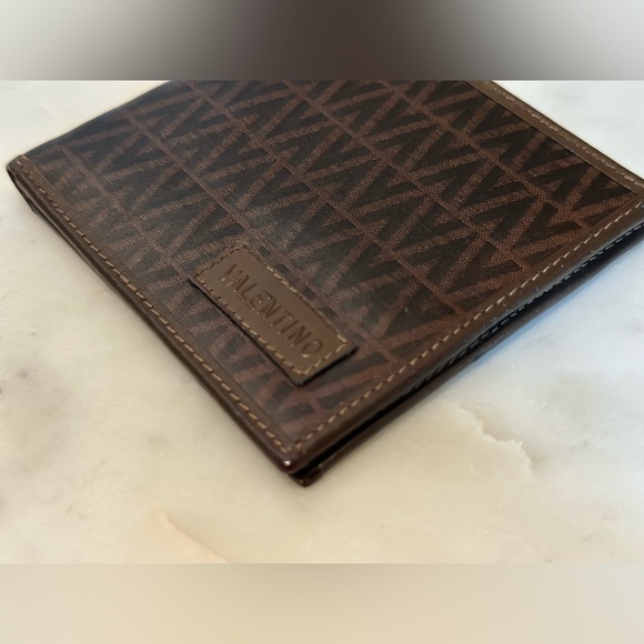 Vintage VALENTINO Bifold Monogram Wallet - Picture 16 of 16